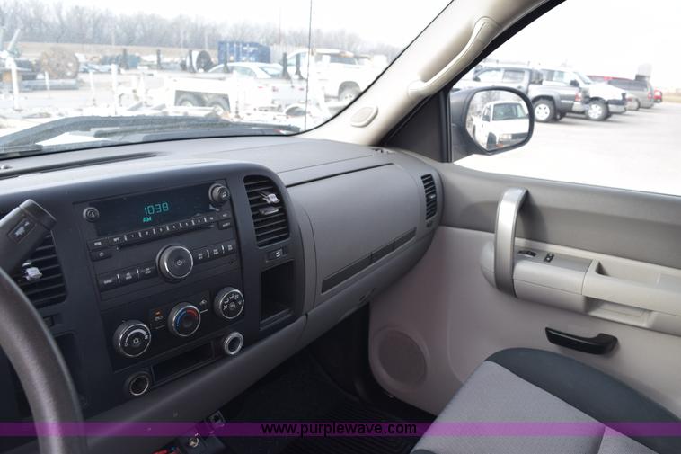 image for item K8793 2007 Chevrolet Silverado 2500HD Ext. Cab pickup truck