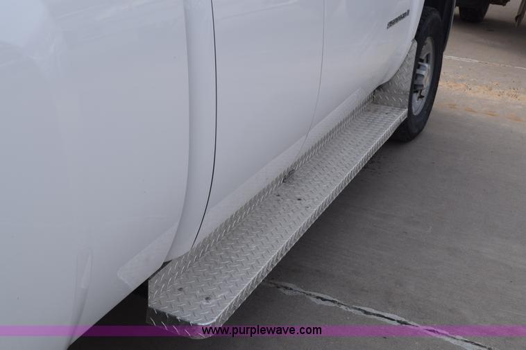 image for item K8793 2007 Chevrolet Silverado 2500HD Ext. Cab pickup truck