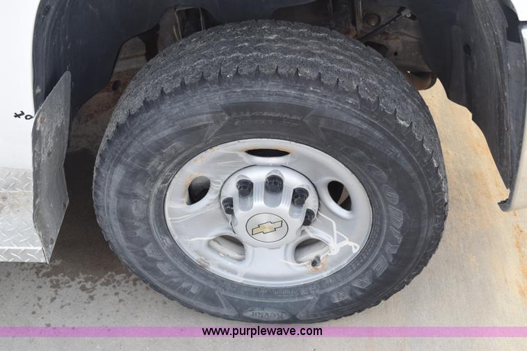 image for item K8793 2007 Chevrolet Silverado 2500HD Ext. Cab pickup truck