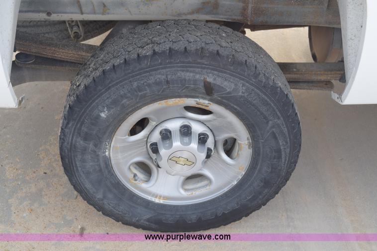 image for item K8793 2007 Chevrolet Silverado 2500HD Ext. Cab pickup truck