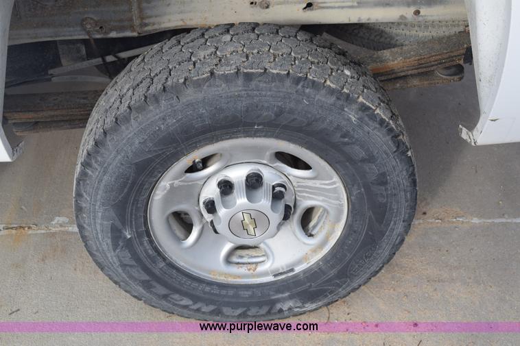 image for item K8793 2007 Chevrolet Silverado 2500HD Ext. Cab pickup truck
