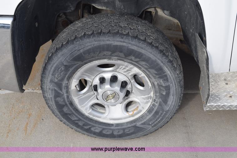 image for item K8793 2007 Chevrolet Silverado 2500HD Ext. Cab pickup truck