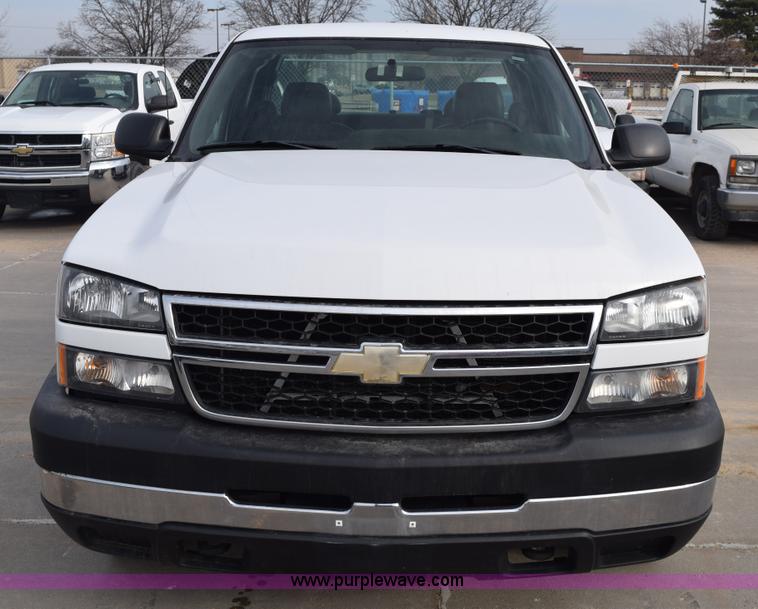 image for item K8794 2006 Chevrolet Silverado 2500HD Ext. Cab pickup truck