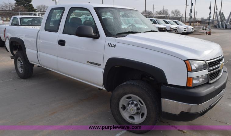 image for item K8794 2006 Chevrolet Silverado 2500HD Ext. Cab pickup truck