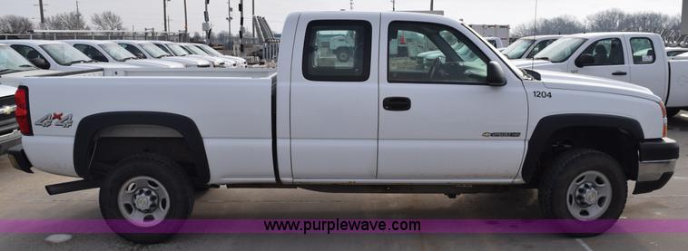 image for item K8794 2006 Chevrolet Silverado 2500HD Ext. Cab pickup truck