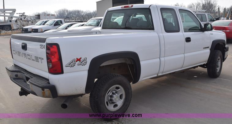 image for item K8794 2006 Chevrolet Silverado 2500HD Ext. Cab pickup truck