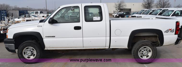 image for item K8794 2006 Chevrolet Silverado 2500HD Ext. Cab pickup truck