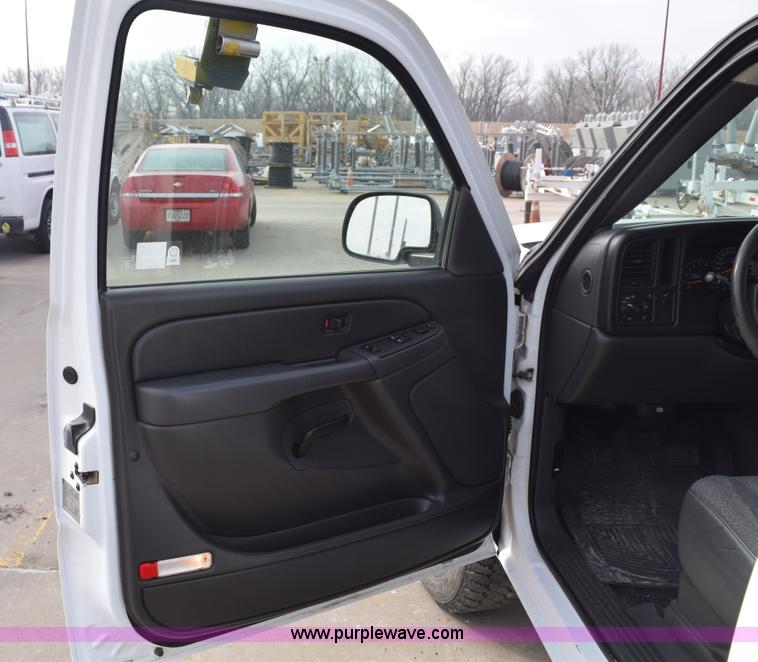 image for item K8794 2006 Chevrolet Silverado 2500HD Ext. Cab pickup truck