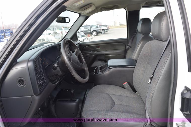 image for item K8794 2006 Chevrolet Silverado 2500HD Ext. Cab pickup truck