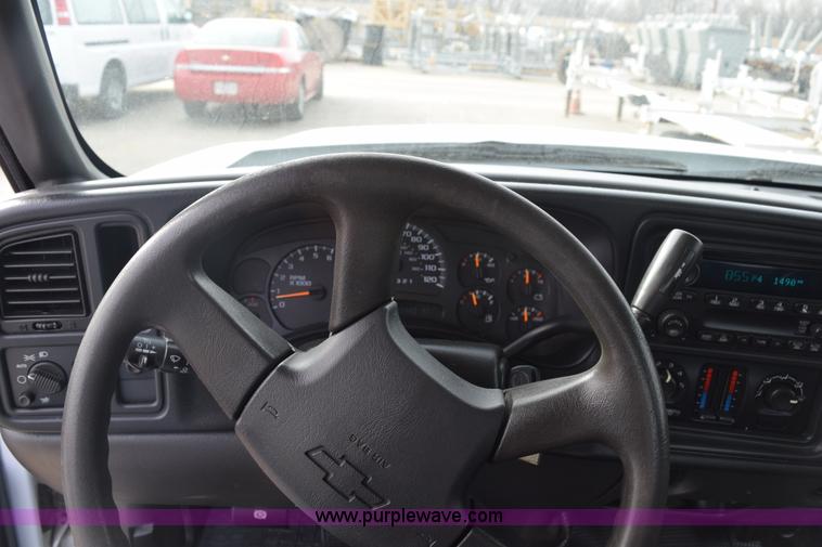 image for item K8794 2006 Chevrolet Silverado 2500HD Ext. Cab pickup truck