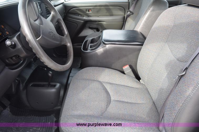 image for item K8794 2006 Chevrolet Silverado 2500HD Ext. Cab pickup truck