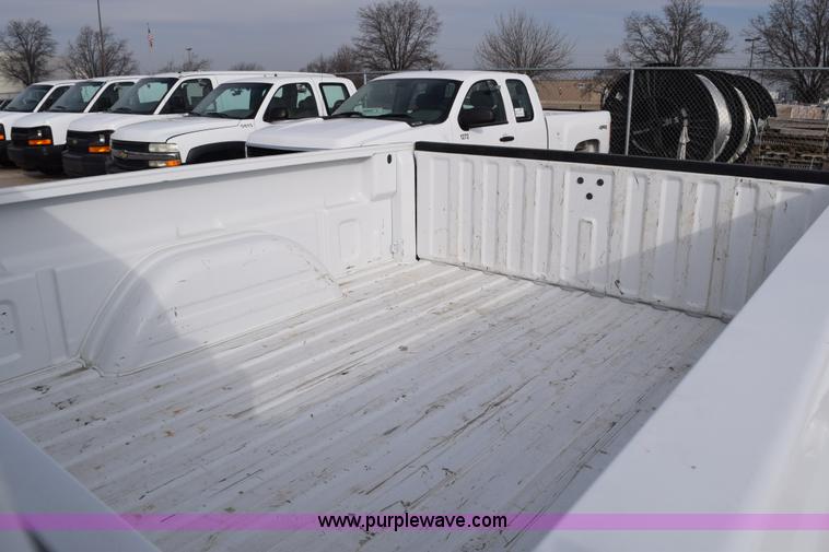 image for item K8794 2006 Chevrolet Silverado 2500HD Ext. Cab pickup truck