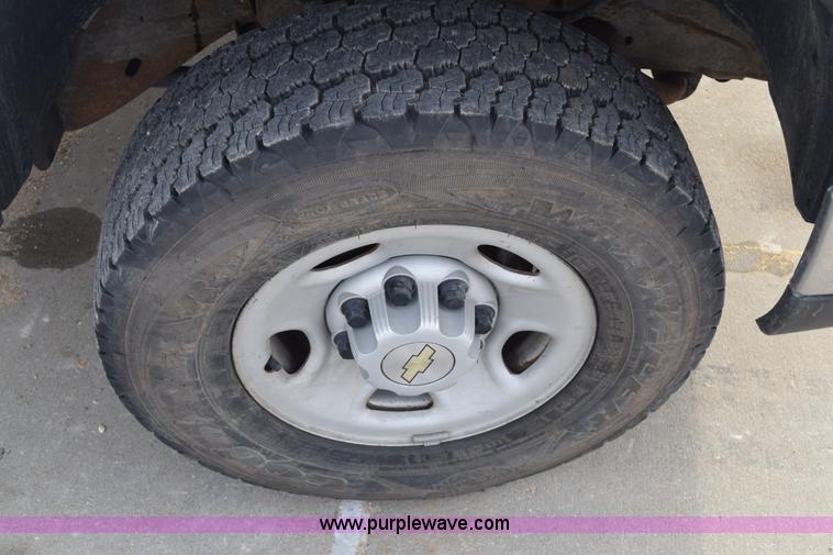 image for item K8794 2006 Chevrolet Silverado 2500HD Ext. Cab pickup truck