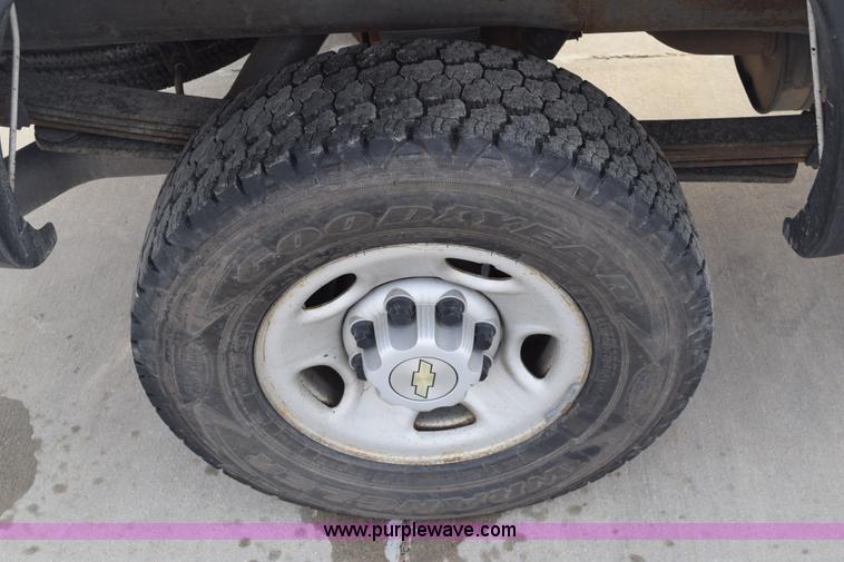 image for item K8794 2006 Chevrolet Silverado 2500HD Ext. Cab pickup truck