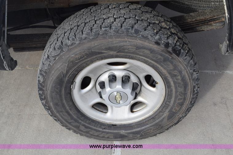 image for item K8794 2006 Chevrolet Silverado 2500HD Ext. Cab pickup truck