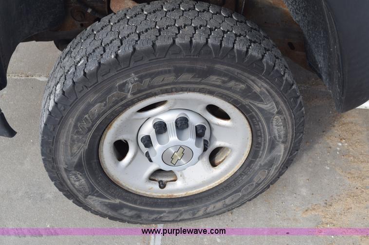 image for item K8794 2006 Chevrolet Silverado 2500HD Ext. Cab pickup truck