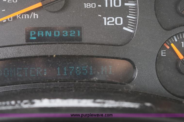 image for item K8795 2004 Chevrolet Silverado 1500 pickup truck