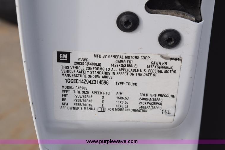 image for item K8795 2004 Chevrolet Silverado 1500 pickup truck