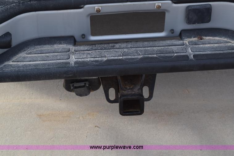 image for item K8795 2004 Chevrolet Silverado 1500 pickup truck