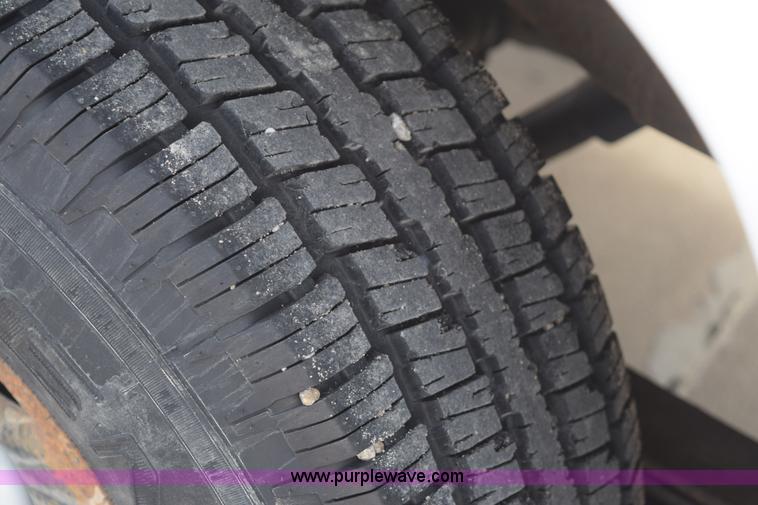 image for item K8795 2004 Chevrolet Silverado 1500 pickup truck