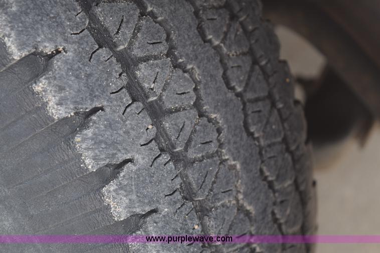 image for item K8795 2004 Chevrolet Silverado 1500 pickup truck