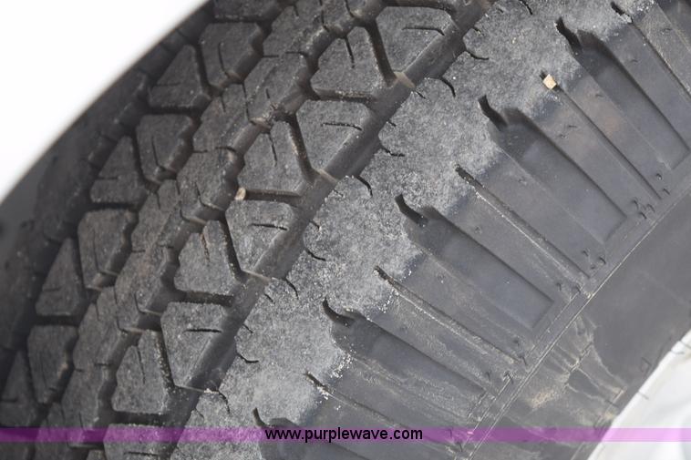 image for item K8795 2004 Chevrolet Silverado 1500 pickup truck