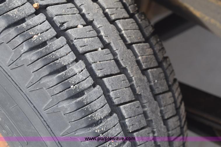 image for item K8795 2004 Chevrolet Silverado 1500 pickup truck