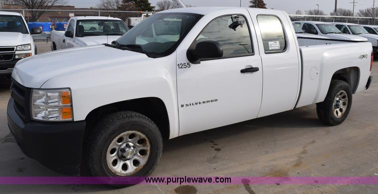 image for item K8798 2007 Chevrolet Silverado 1500 Ext. Cab pickup truck
