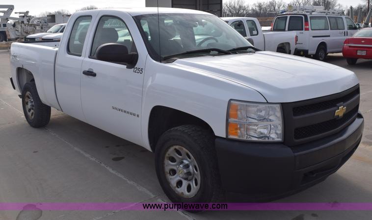 image for item K8798 2007 Chevrolet Silverado 1500 Ext. Cab pickup truck