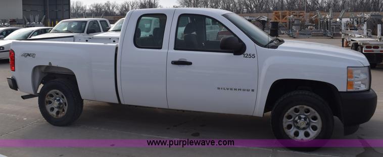 image for item K8798 2007 Chevrolet Silverado 1500 Ext. Cab pickup truck
