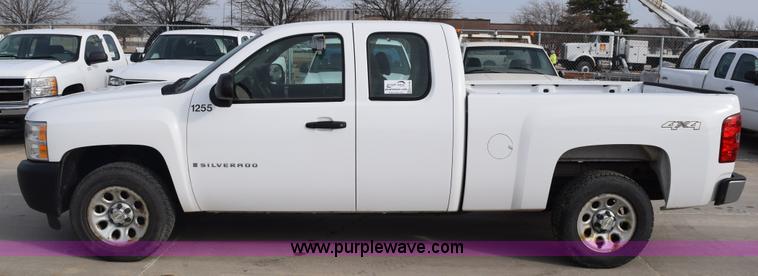 image for item K8798 2007 Chevrolet Silverado 1500 Ext. Cab pickup truck