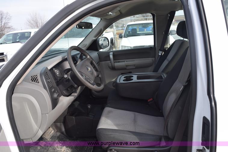 image for item K8798 2007 Chevrolet Silverado 1500 Ext. Cab pickup truck