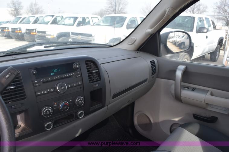 image for item K8798 2007 Chevrolet Silverado 1500 Ext. Cab pickup truck