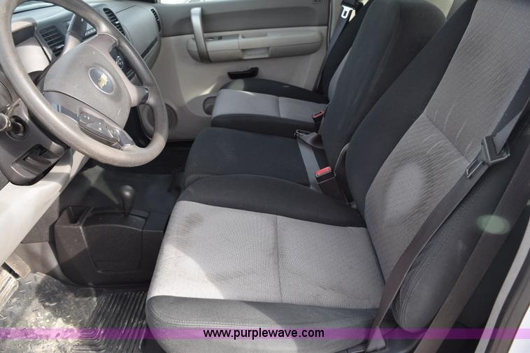 image for item K8798 2007 Chevrolet Silverado 1500 Ext. Cab pickup truck