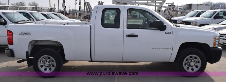 image for item K8799 2007 Chevrolet Silverado 1500 Ext. Cab pickup truck