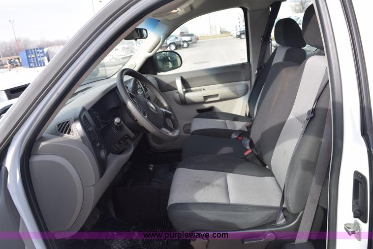 image for item K8799 2007 Chevrolet Silverado 1500 Ext. Cab pickup truck