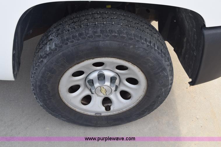 image for item K8799 2007 Chevrolet Silverado 1500 Ext. Cab pickup truck