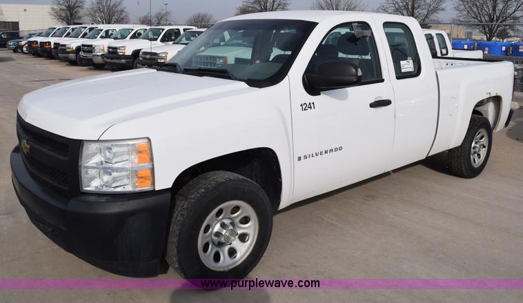 image for item K8800 2007 Chevrolet Silverado 1500 Ext. Cab pickup truck