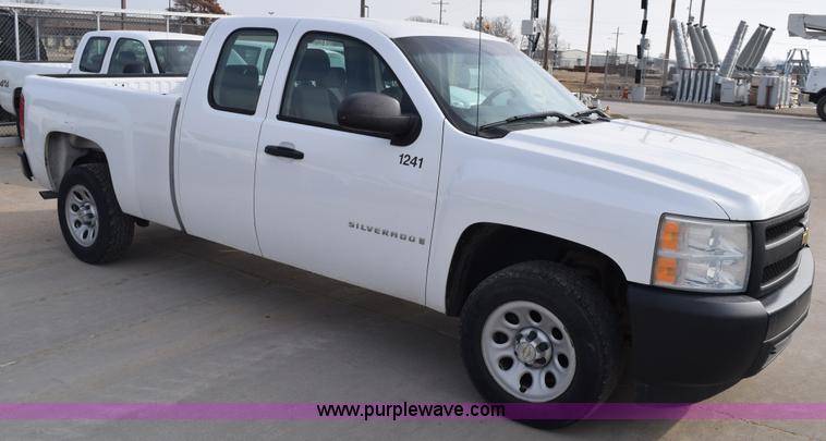 image for item K8800 2007 Chevrolet Silverado 1500 Ext. Cab pickup truck