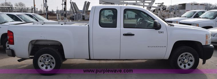 image for item K8800 2007 Chevrolet Silverado 1500 Ext. Cab pickup truck
