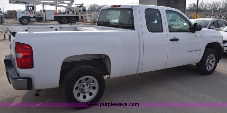 image for item K8800 2007 Chevrolet Silverado 1500 Ext. Cab pickup truck