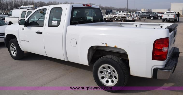 image for item K8800 2007 Chevrolet Silverado 1500 Ext. Cab pickup truck
