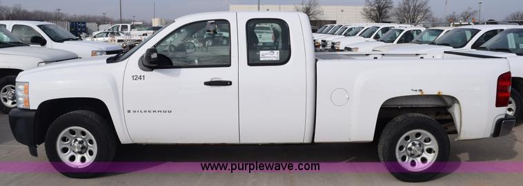 image for item K8800 2007 Chevrolet Silverado 1500 Ext. Cab pickup truck