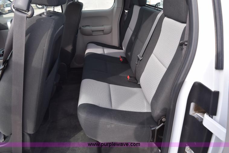 image for item K8800 2007 Chevrolet Silverado 1500 Ext. Cab pickup truck
