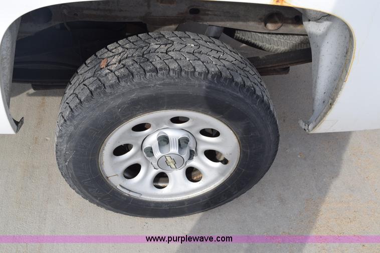 image for item K8800 2007 Chevrolet Silverado 1500 Ext. Cab pickup truck