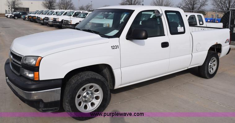 image for item K8801 2006 Chevrolet Silverado 1500 Ext. Cab pickup truck