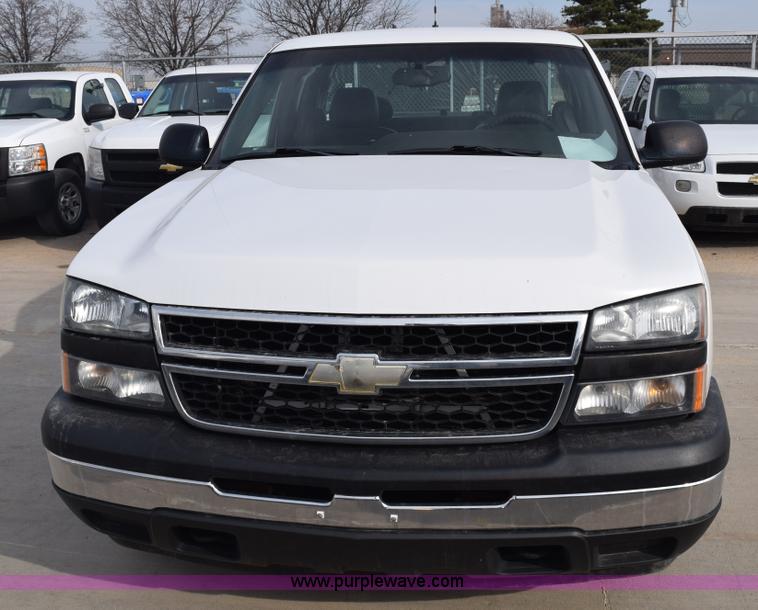 image for item K8801 2006 Chevrolet Silverado 1500 Ext. Cab pickup truck