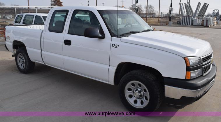 image for item K8801 2006 Chevrolet Silverado 1500 Ext. Cab pickup truck