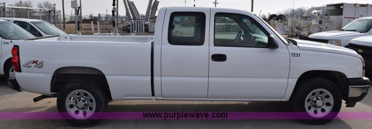 image for item K8801 2006 Chevrolet Silverado 1500 Ext. Cab pickup truck