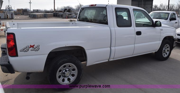 image for item K8801 2006 Chevrolet Silverado 1500 Ext. Cab pickup truck